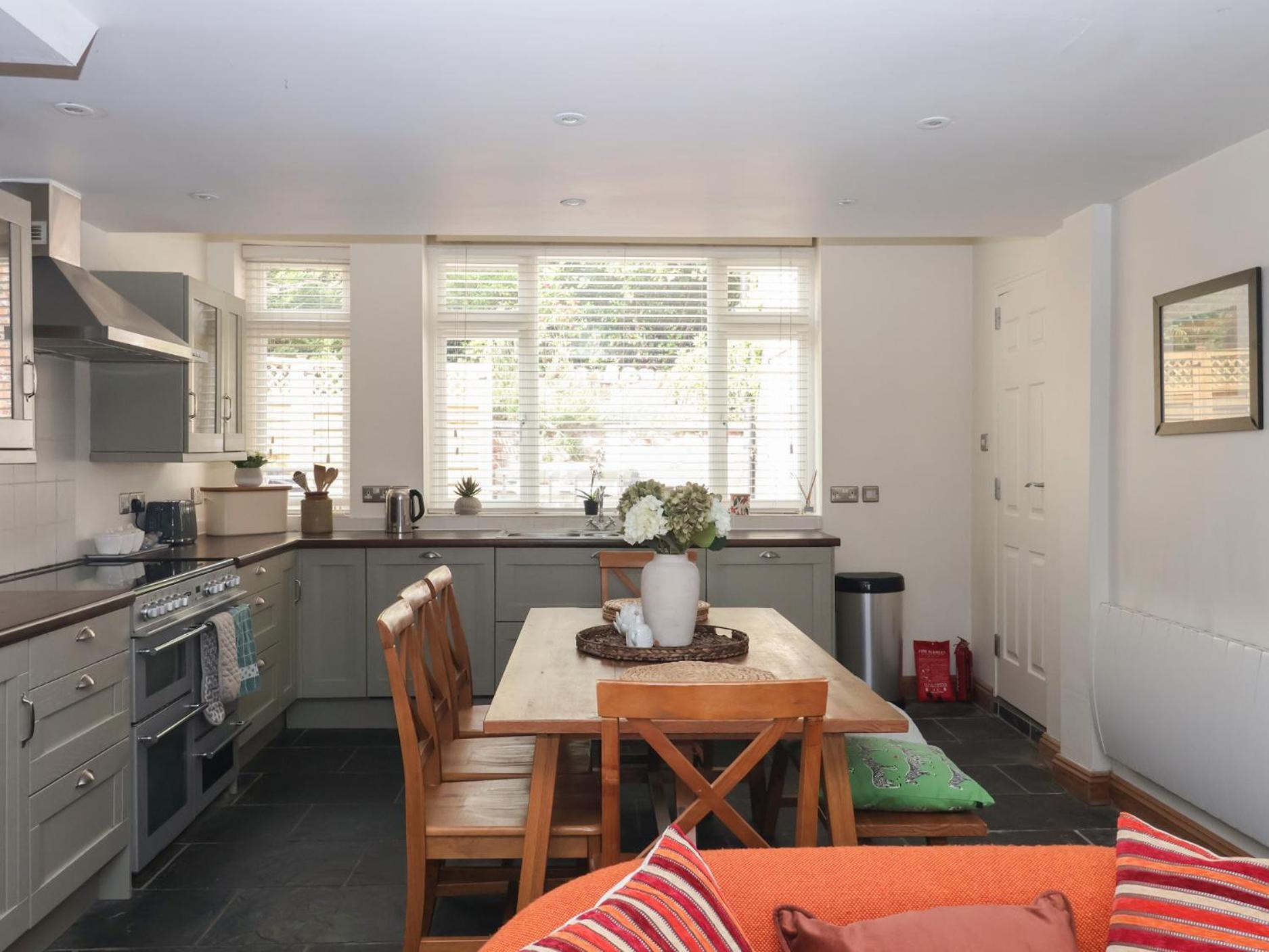 Pear Tree Cottage - York — Photos 3